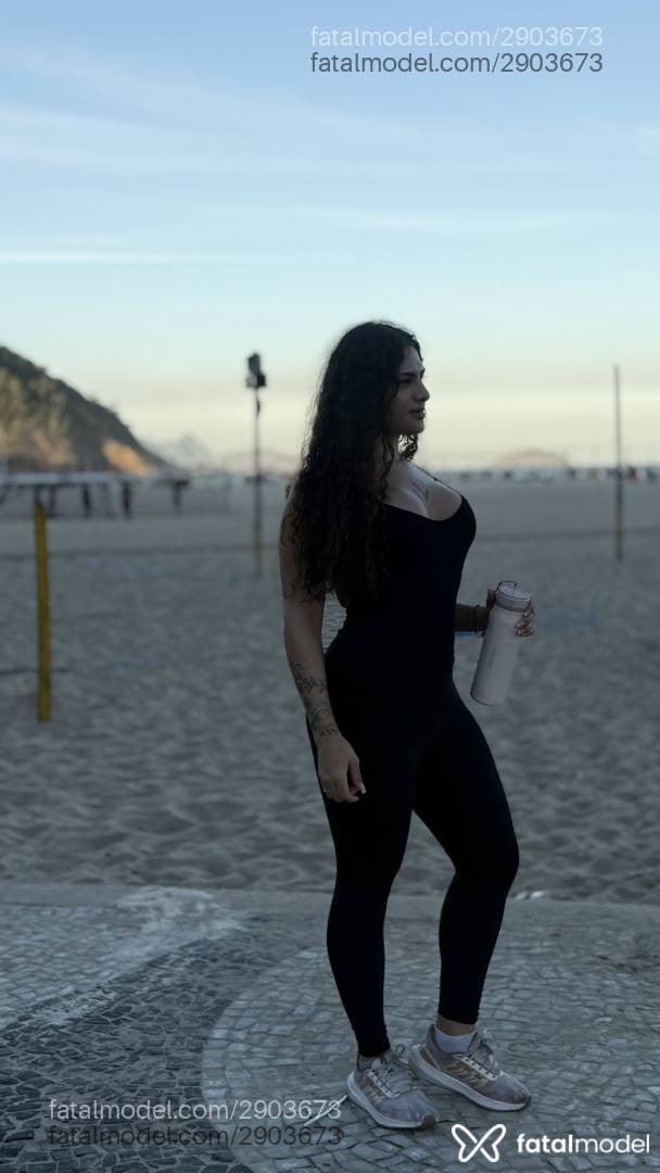 Acompanhante mulher trans com cabelo castanho de olhos castanhos - Jasmine França