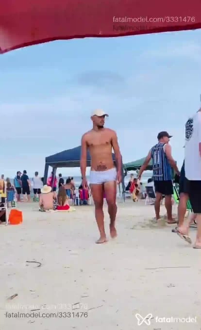 Acompanhante homem morena (o) de olhos castanhos em Bombinhas - Leonardo