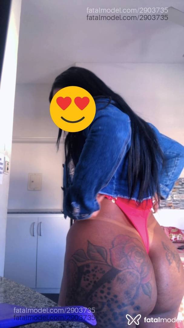 Acompanhante mulher morena (o) de olhos pretos - Bruna