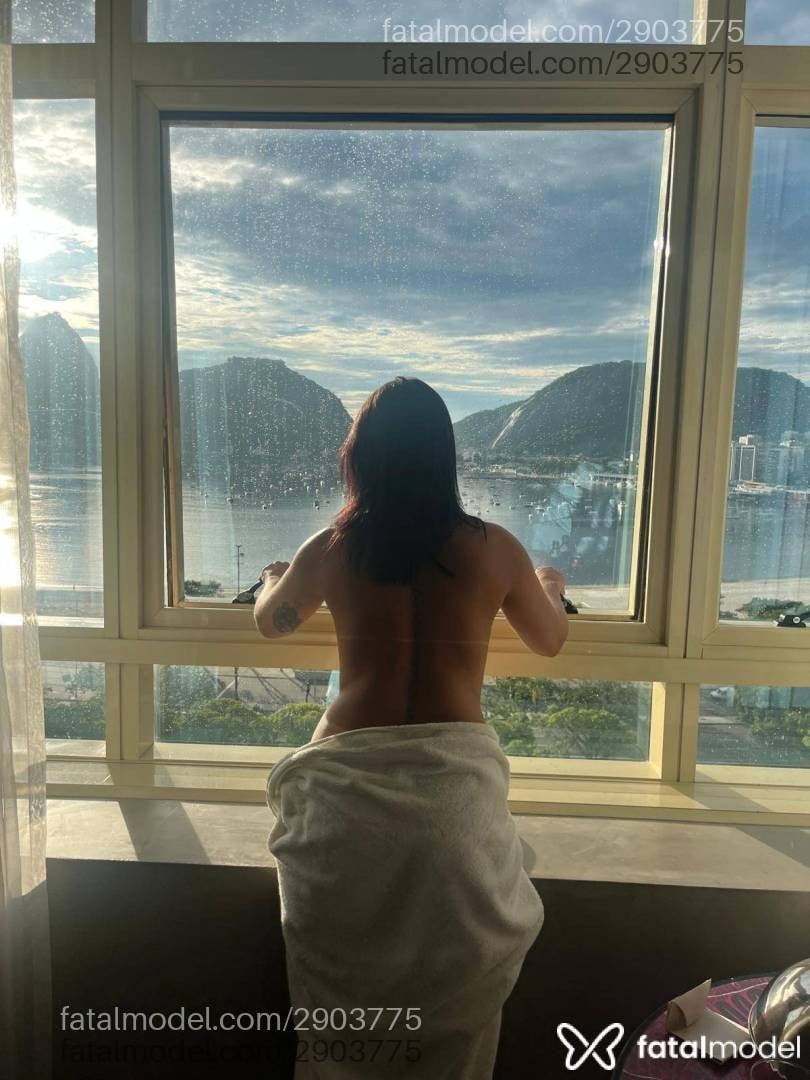 Acompanhante mulher com cabelo castanho de olhos castanhos em Macaé Acompanhante mulher com cabelo castanho de olhos castanhos em Macaé - Fernanda