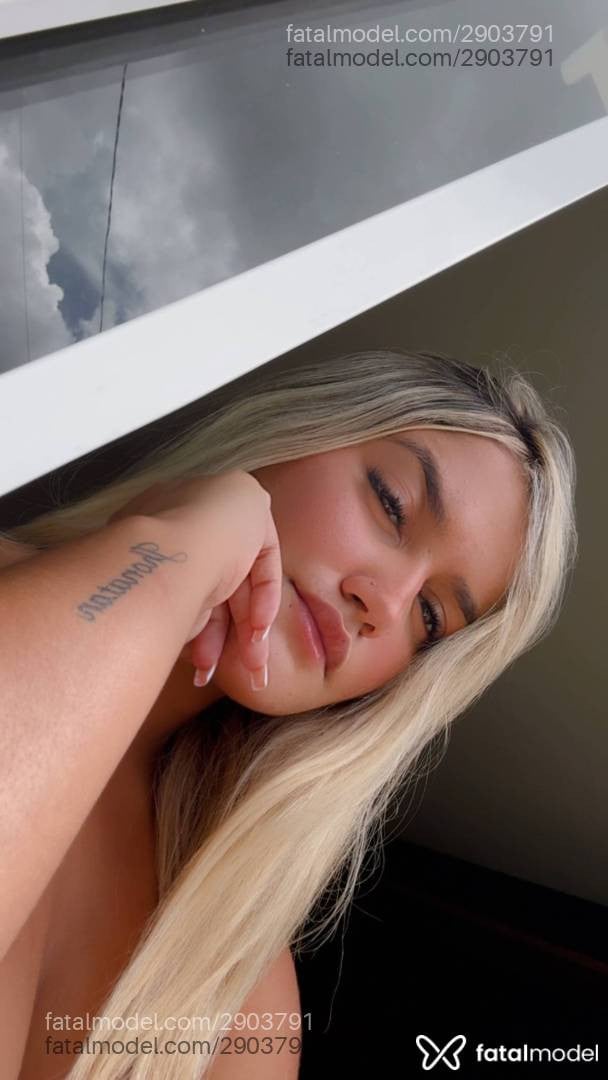 Acompanhante mulher loira (o) de olhos castanhos em Sorriso - Perola