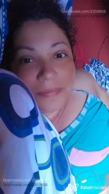 Acompanhante mulher loira (o) de olhos castanhos em Virtual - Aline