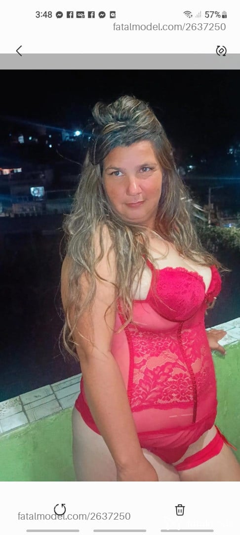 Acompanhante mulher loira (o) de olhos castanhos em Caraguatatuba - Estrela Santos