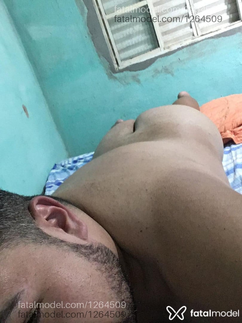 Acompanhante homem com cabelo castanho de olhos verdes em Itajubá - Souza