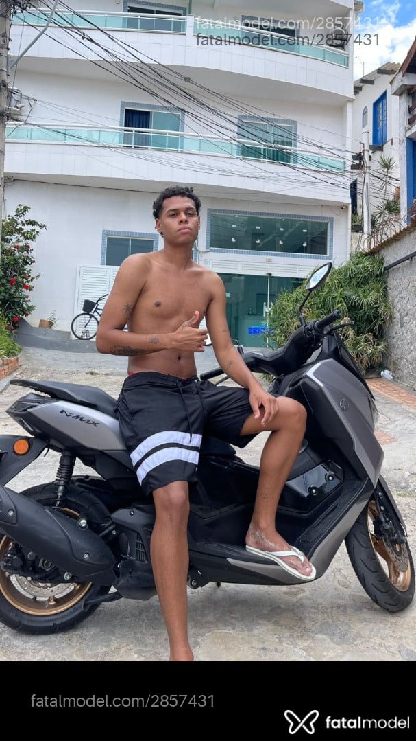 Acompanhante homem morena (o) de olhos pretos em Cabo Frio - Matheus Trindade