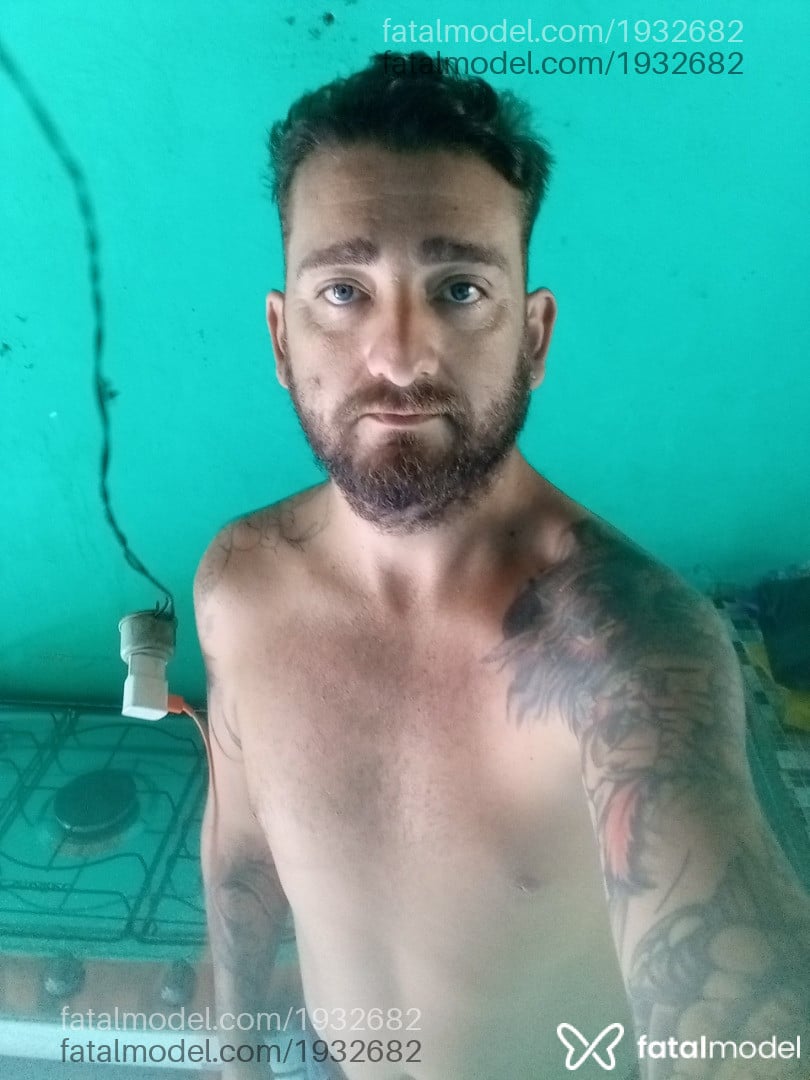 Acompanhante homem com cabelo castanho de olhos verdes em São Luís Acompanhante homem com cabelo castanho de olhos verdes em São Luís - Ricardo