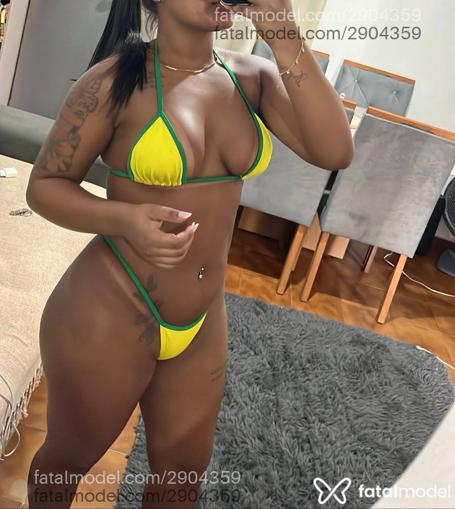 Acompanhante mulher com cabelo castanho de olhos pretos - Dominique
