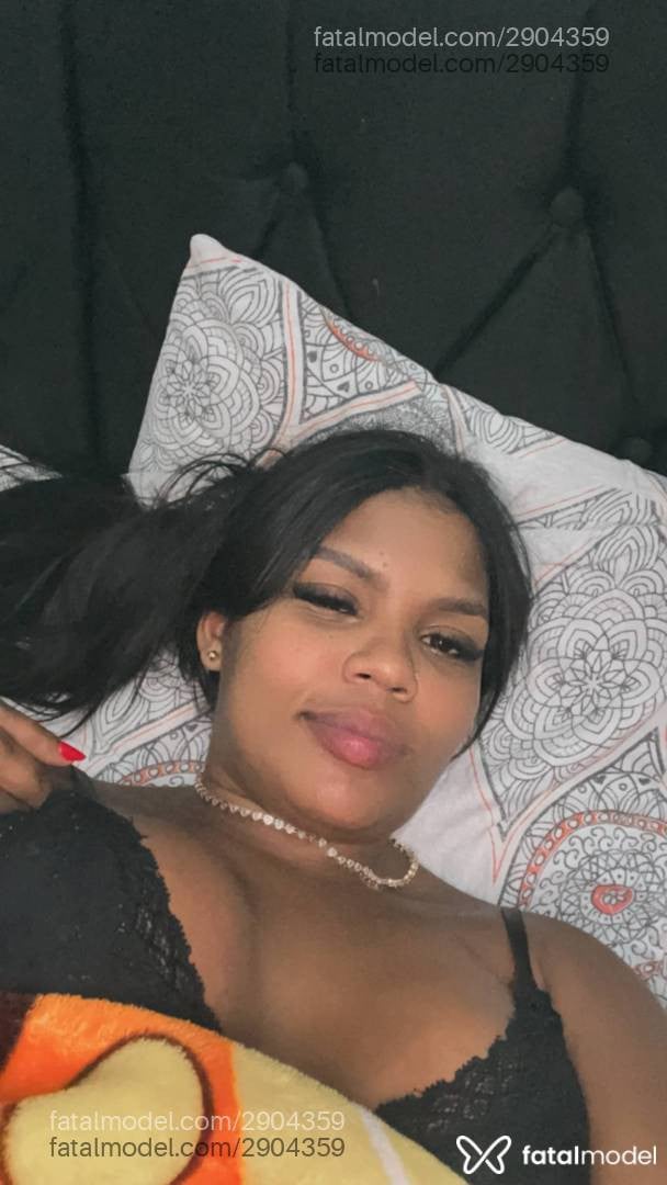 Acompanhante mulher com cabelo castanho de olhos pretos - Dominique