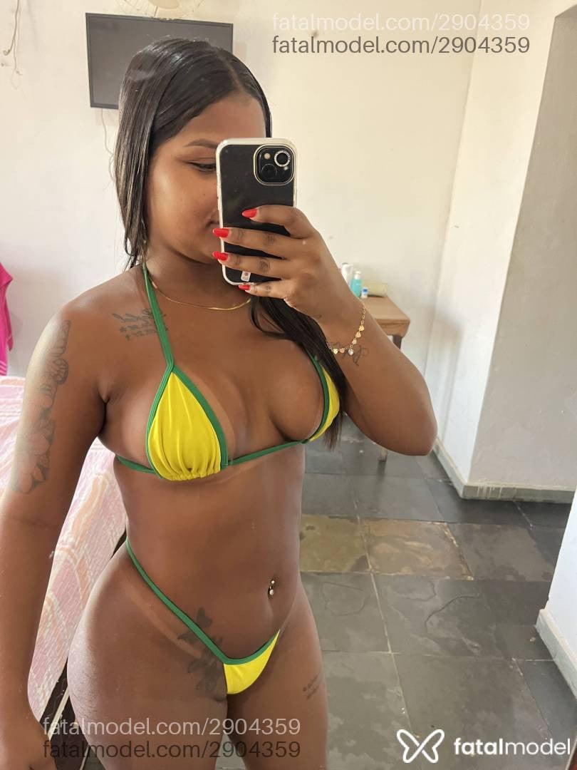 Acompanhante mulher com cabelo castanho de olhos pretos - Dominique