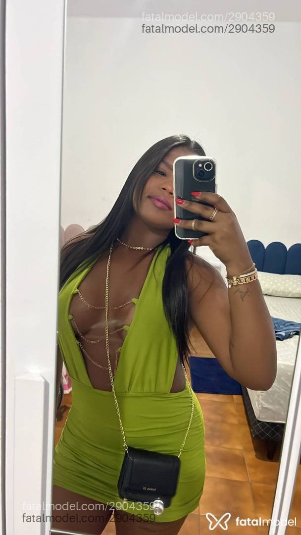 Acompanhante mulher com cabelo castanho de olhos pretos - Dominique