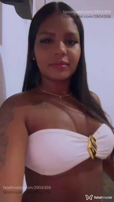 Acompanhante mulher com cabelo castanho de olhos pretos em Santo Antônio de Pádua - Dominique