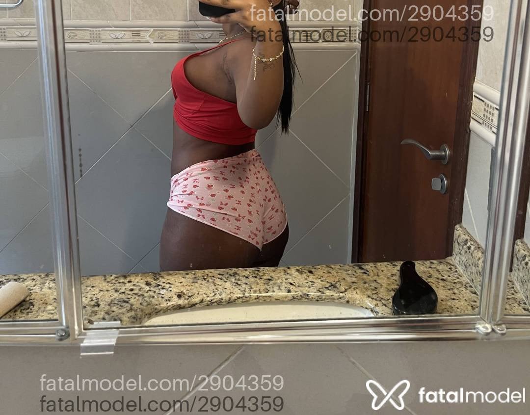 Acompanhante mulher com cabelo castanho de olhos pretos - Dominique