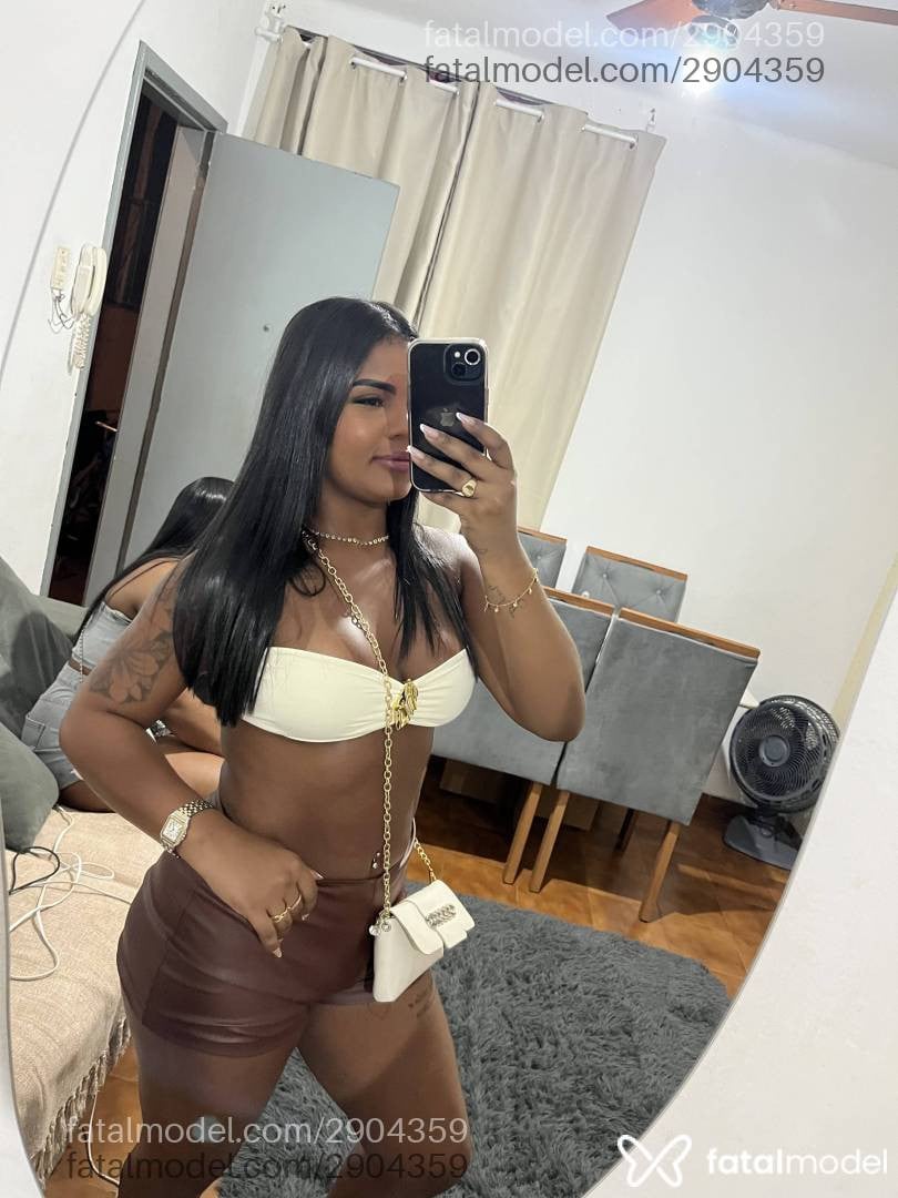 Acompanhante mulher com cabelo castanho de olhos pretos - Dominique