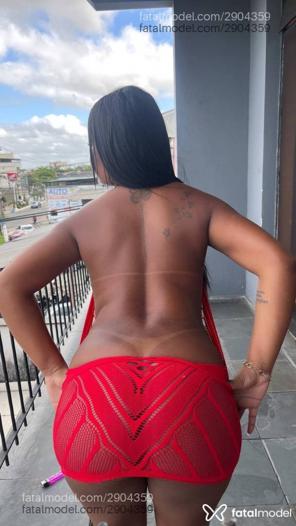 Acompanhante mulher com cabelo castanho de olhos pretos - Dominique