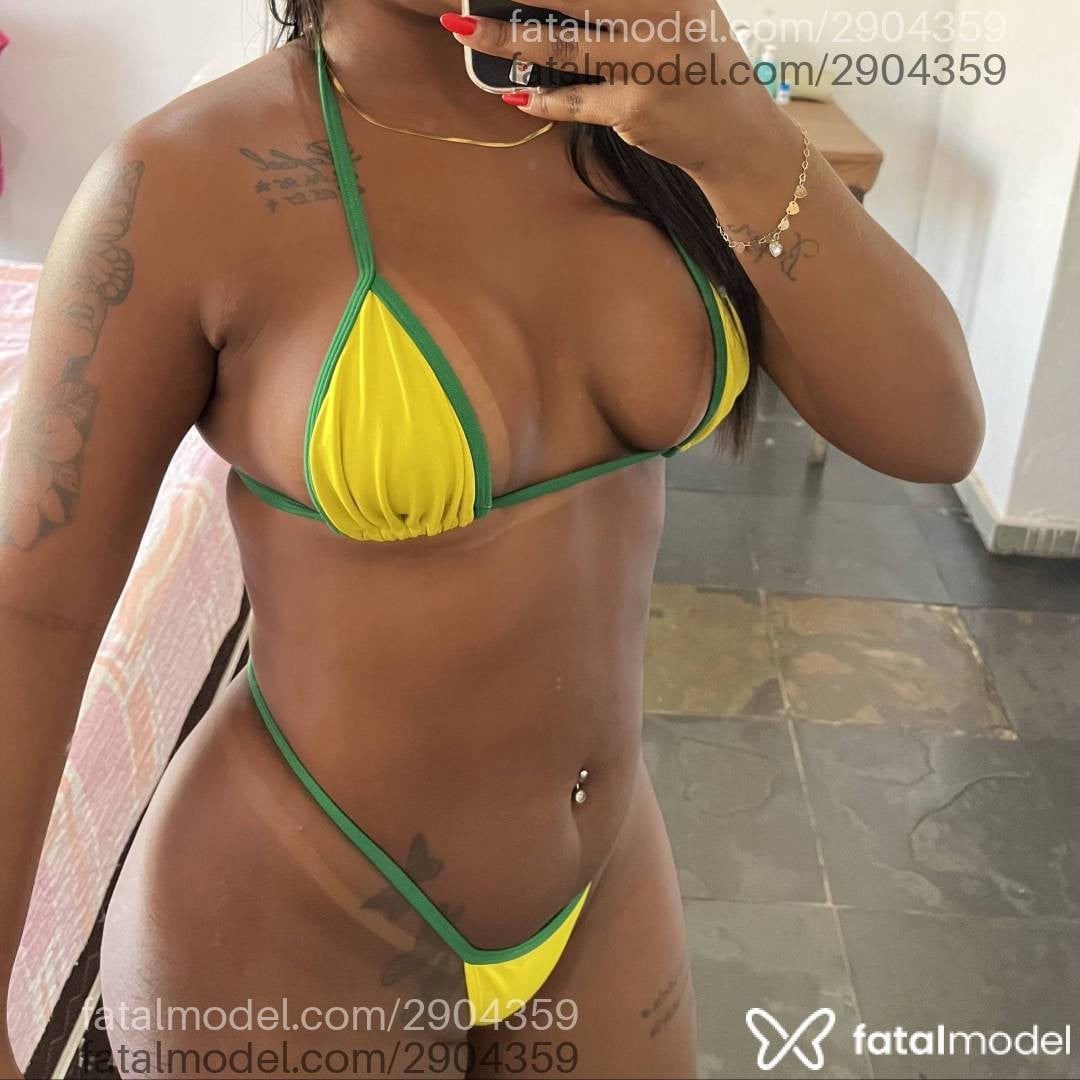 Acompanhante mulher com cabelo castanho de olhos pretos - Dominique