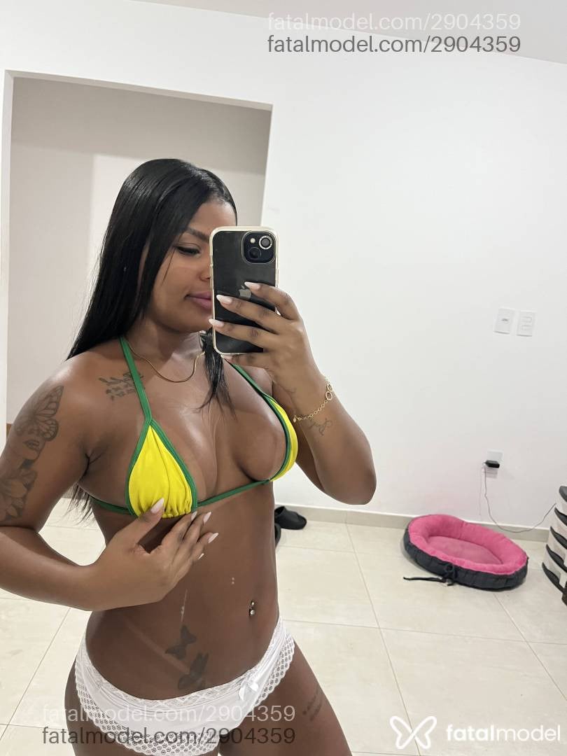 Acompanhante mulher com cabelo castanho de olhos pretos - Dominique