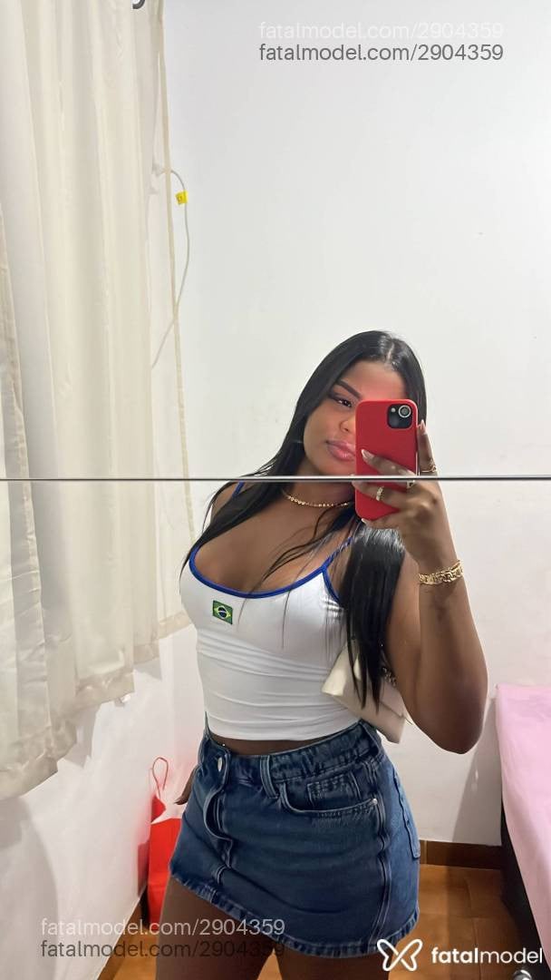 Acompanhante mulher com cabelo castanho de olhos pretos - Dominique