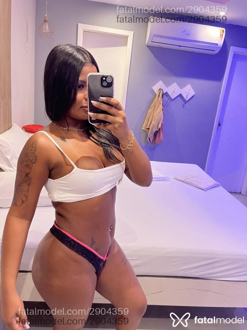 Acompanhante mulher com cabelo castanho de olhos pretos - Dominique