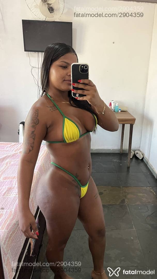 Acompanhante mulher com cabelo castanho de olhos pretos - Dominique