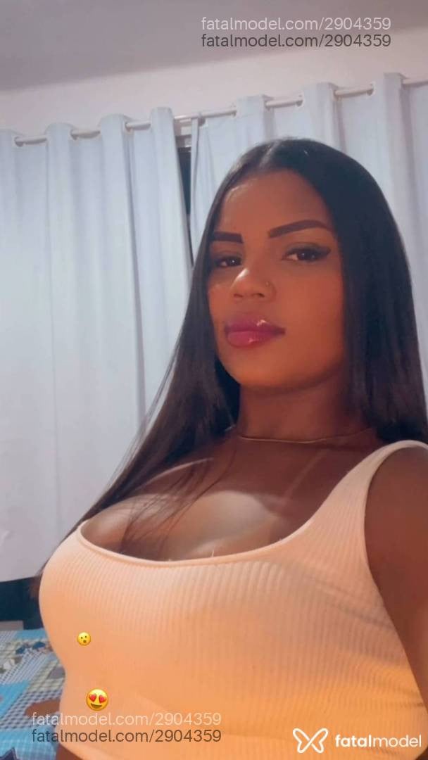 Acompanhante mulher com cabelo castanho de olhos pretos - Dominique