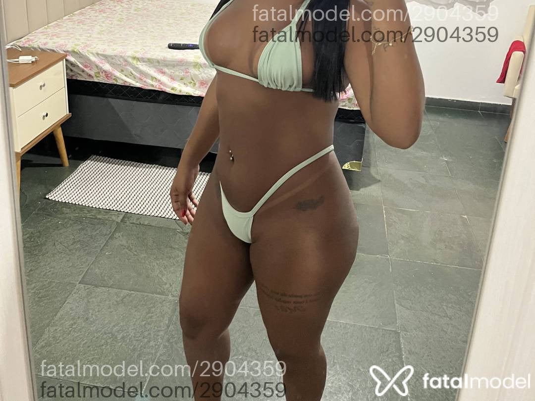 Acompanhante mulher com cabelo castanho de olhos pretos - Dominique