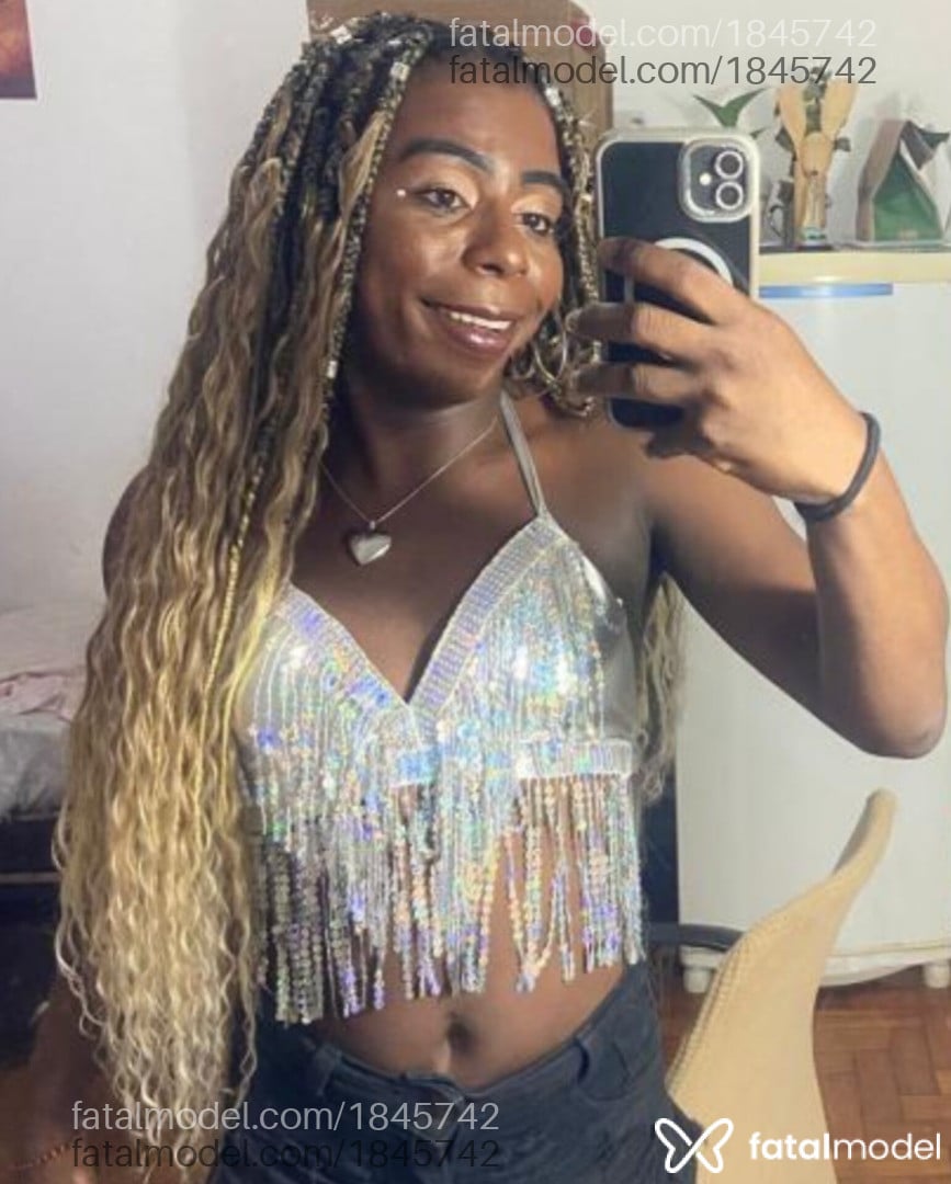 Acompanhante mulher trans loira (o) de olhos castanhos - Manuella