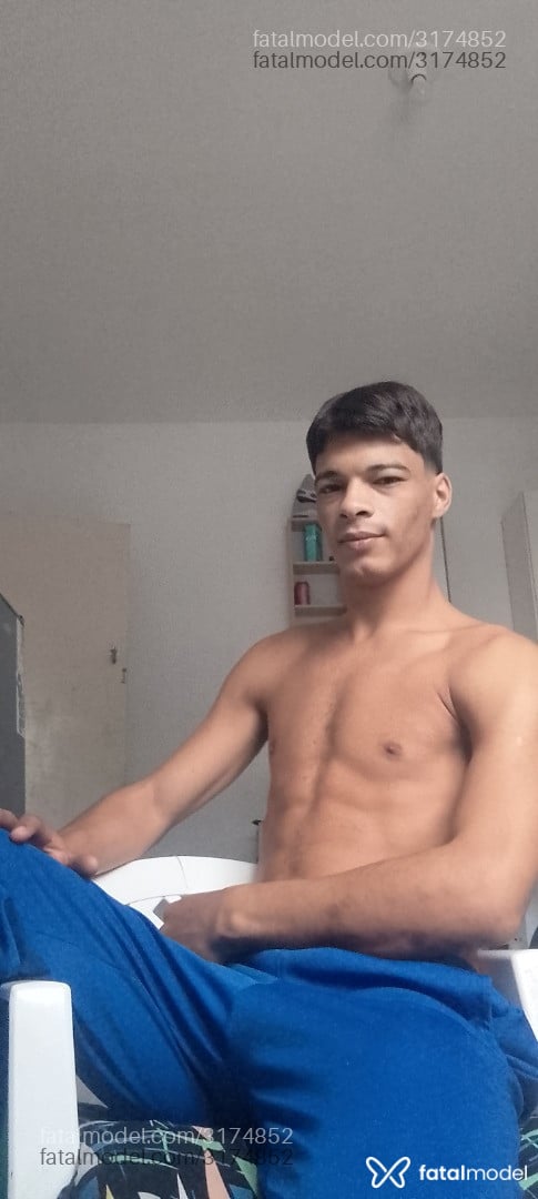 Acompanhante homem com cabelo colorido de olhos pretos em Resende - Matheus Sigilos