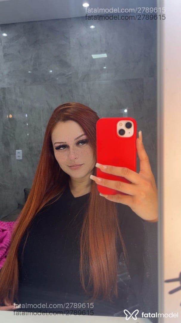 Acompanhante mulher ruiva (o) de olhos castanhos - Mel Acompanhante mulher ruiva (o) de olhos castanhos - Mel