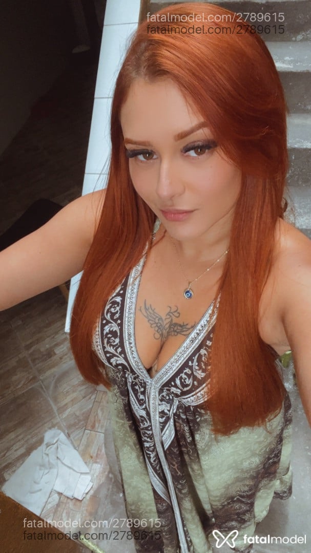 Acompanhante mulher ruiva (o) de olhos castanhos - Mel Acompanhante mulher ruiva (o) de olhos castanhos - Mel