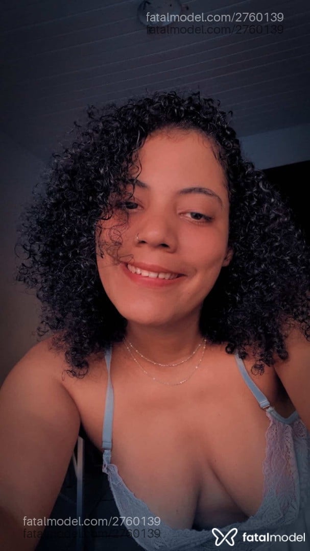 Acompanhante mulher com cabelo castanho de olhos pretos em Virtual - Amora