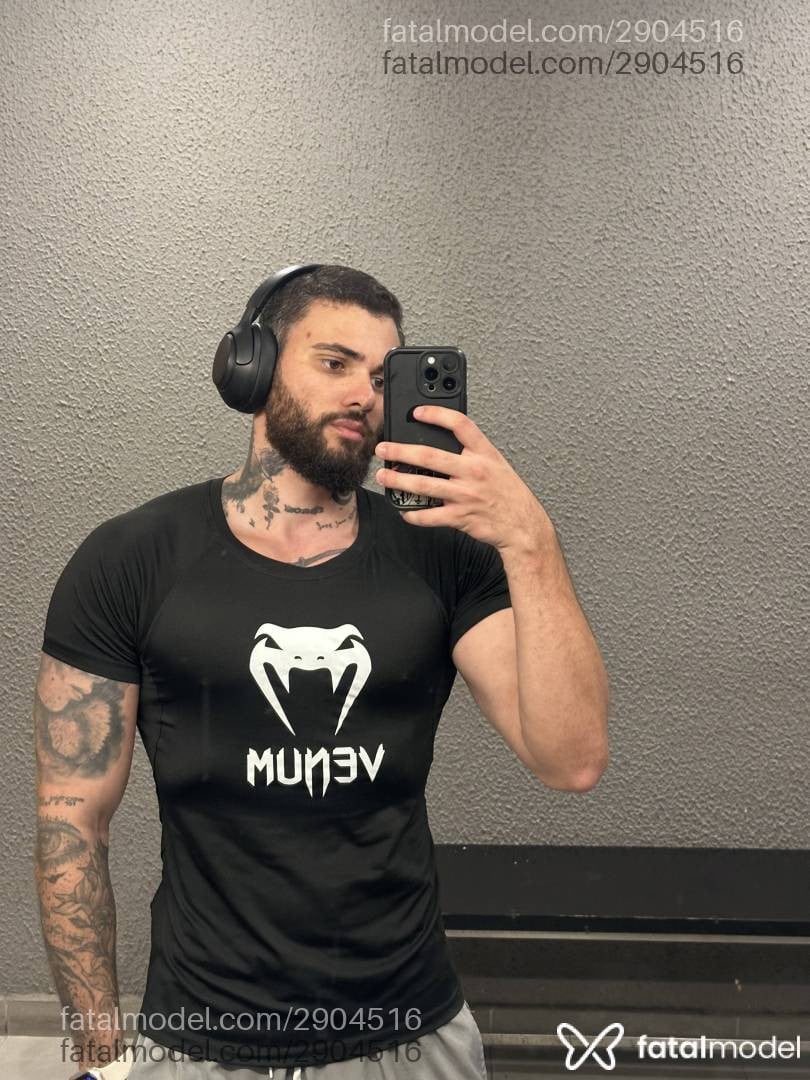 Acompanhante homem com cabelo castanho de olhos mel em São Paulo Acompanhante homem com cabelo castanho de olhos mel em São Paulo - Matheo Guerra