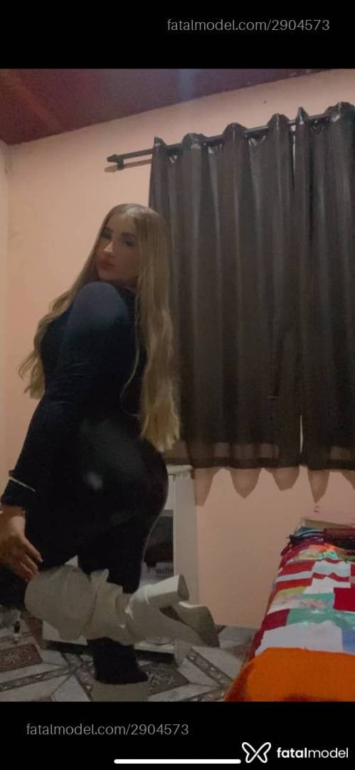 Acompanhante mulher loira (o) de olhos castanhos - Helena Martins