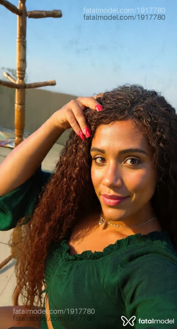 Acompanhante mulher trans com cabelo castanho de olhos pretos em Coronel Fabriciano - Ramona