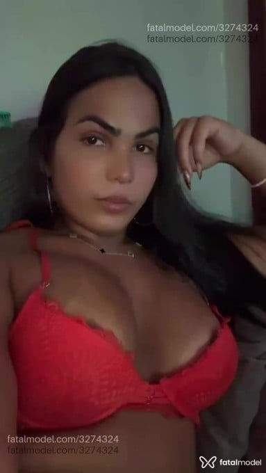 Acompanhante mulher trans morena (o) de olhos pretos - Karolynna