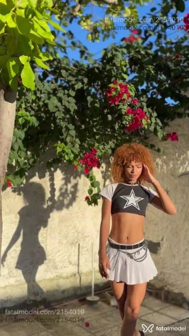Acompanhante mulher trans ruiva (o) de olhos castanhos em Virtual - Kawaiuwu