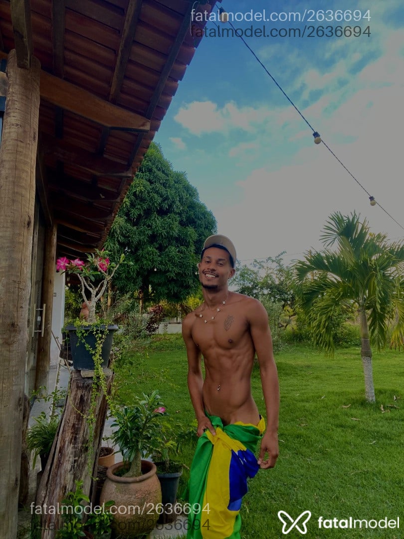 Acompanhante homem morena (o) de olhos castanhos - Akittih Acompanhante homem morena (o) de olhos castanhos - Akittih