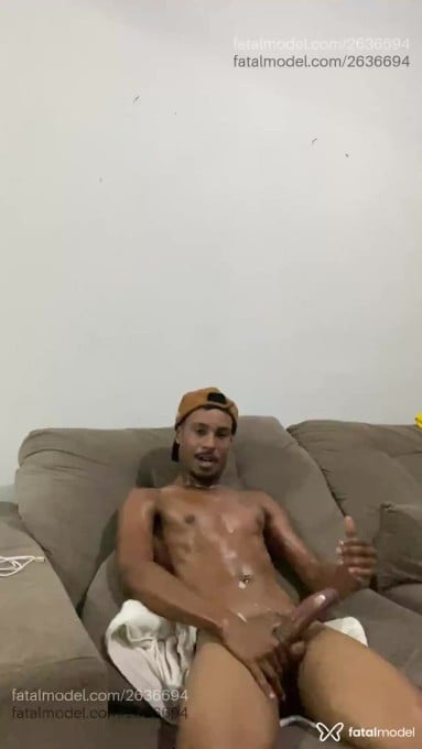 Acompanhante homem morena (o) de olhos castanhos - Akittih Acompanhante homem morena (o) de olhos castanhos - Akittih