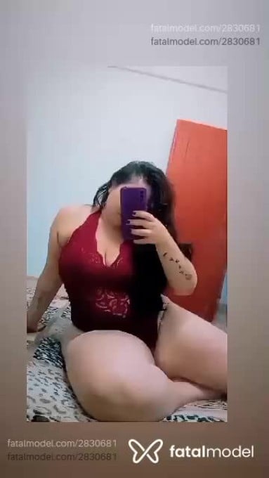 Acompanhante mulher com cabelo castanho de olhos castanhos - Estefânia