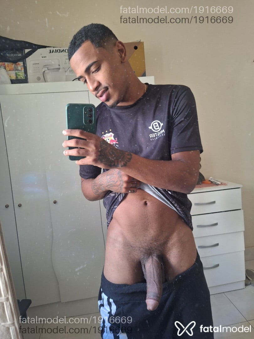 Acompanhante homem morena (o) de olhos pretos em Rio de Janeiro - Pretinho