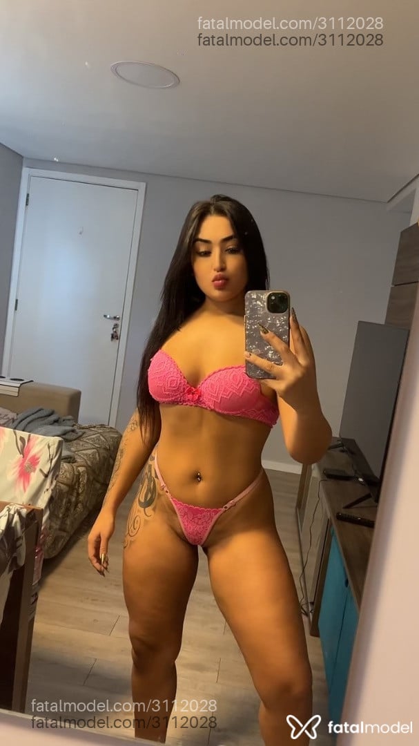 Acompanhante mulher morena (o) de olhos azuis em Pelotas - Alice