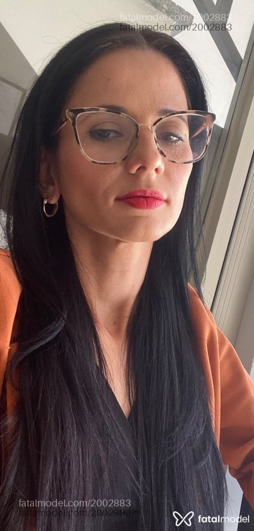 Acompanhante mulher morena (o) de olhos castanhos em Virtual Acompanhante mulher morena (o) de olhos castanhos em Virtual - Lillyt