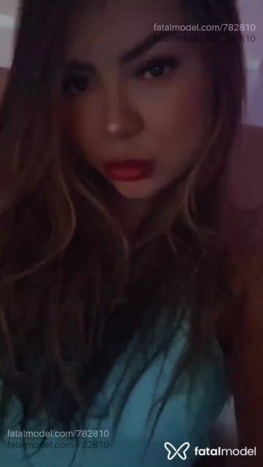 Acompanhante mulher com cabelo castanho de olhos castanhos - Penelope Liz Acompanhante mulher com cabelo castanho de olhos castanhos - Penelope Liz