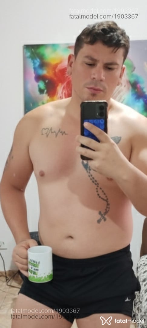 Acompanhante homem com cabelo castanho de olhos mel em Goiânia - Carlos Eduardo