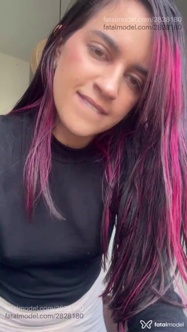 Acompanhante mulher com cabelo colorido de olhos mel em Belo Horizonte - Stella Lins