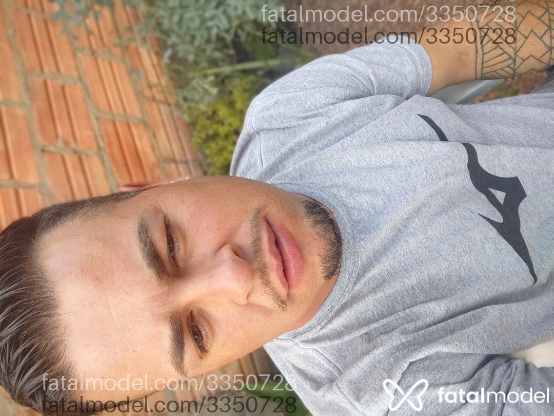Acompanhante homem com cabelo castanho de olhos verdes em Porto Alegre - Andersoncarinhoso