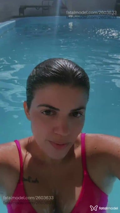 Acompanhante mulher com cabelo castanho de olhos castanhos em Virtual - Karis