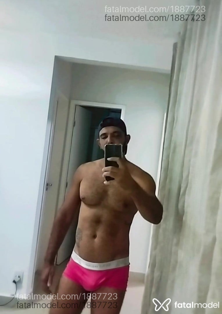 Acompanhante homem morena (o) de olhos castanhos em Montes Claros - Rérond