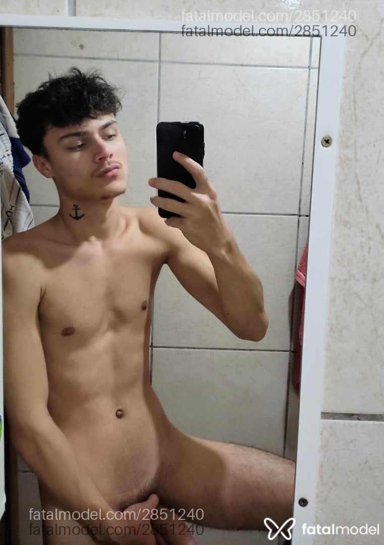 Acompanhante homem loira (o) de olhos verdes em Joinville - Eduardo