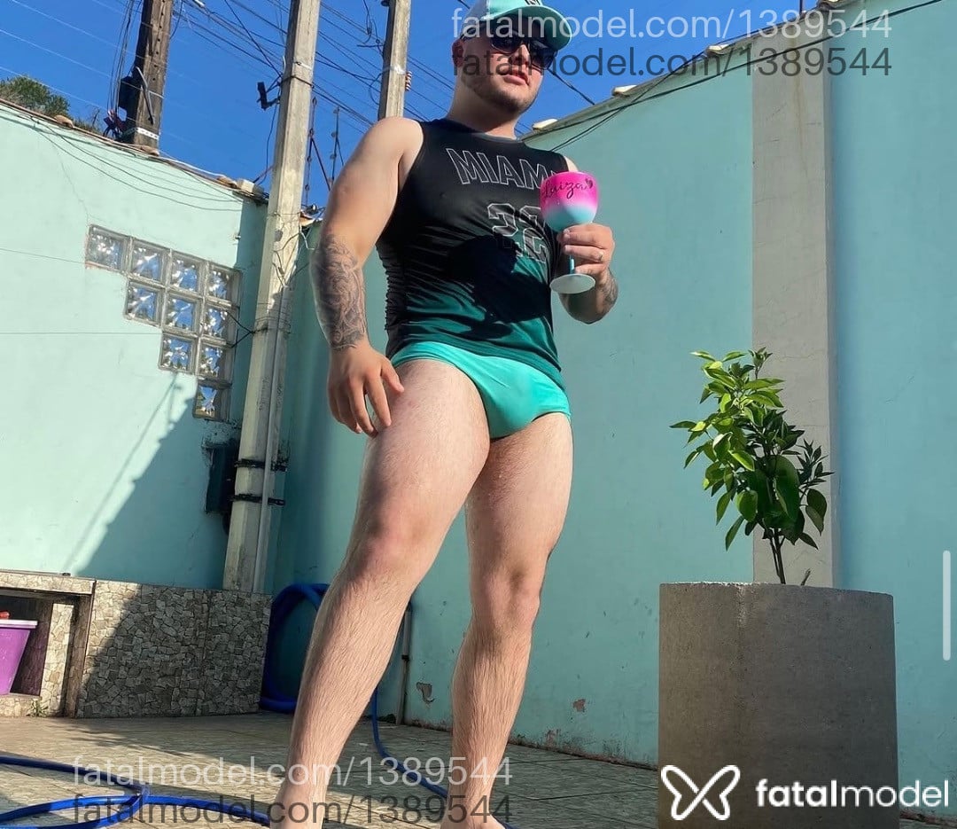 Acompanhante homem com cabelo castanho de olhos mel em Tijucas - Pedro