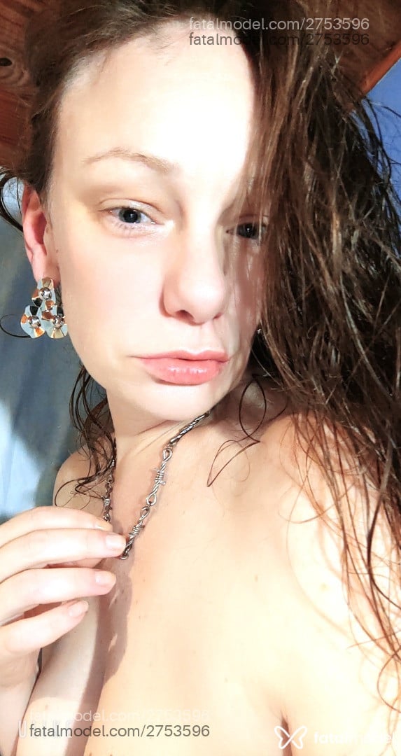 Acompanhante mulher loira (o) de olhos azuis em Virtual - Julie Squalor